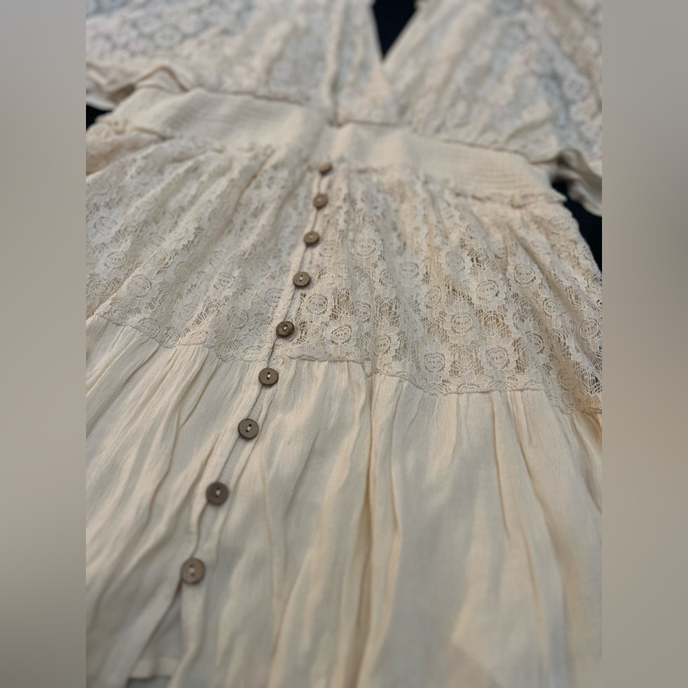 🌿 Mable Lace Mini Dress With Flutter Sleeves - Picture 7 of 12